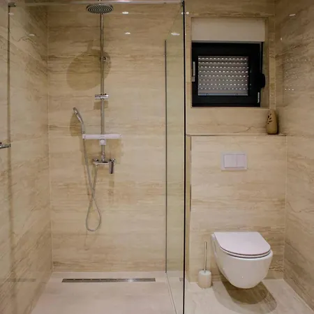 Vila Sunset Serenity Villa With Pool, Gym And Sauna - Six Bedroom Villa With Pool
