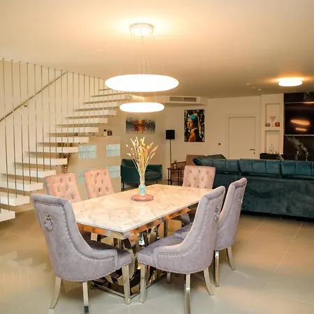 Sunset Serenity Villa With Pool, Gym And Sauna - Six Bedroom Villa With Pool Vila