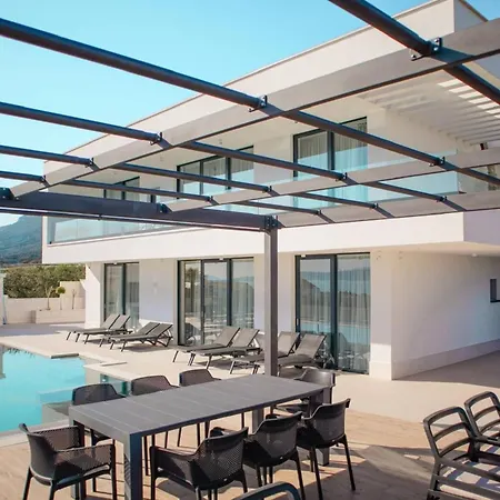 Sunset Serenity Villa With Pool, Gym And Sauna - Six Bedroom Villa With Pool *