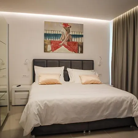 Sunset Serenity Villa With Pool, Gym And Sauna - Six Bedroom Villa With Pool